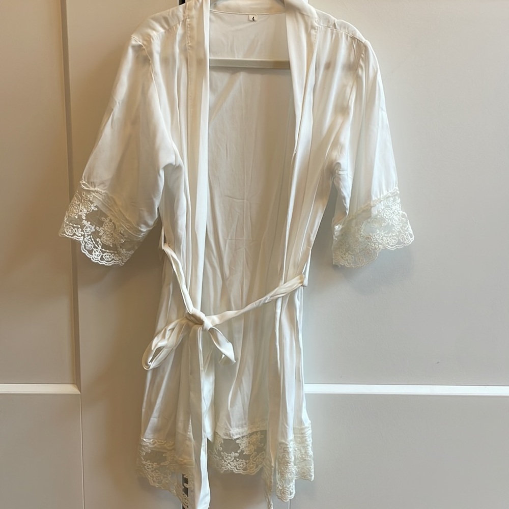 Girl’s Robe 😴 - Picture 2 of 3